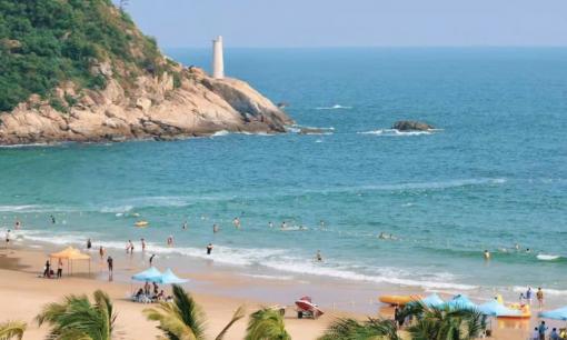 Sát Sầm Sơn có một bãi biển hoang sơ, đẹp như ‘viên ngọc ẩn’ ít ai ngờ tới