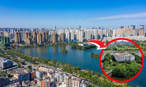 Số phận hẩm hiu của chủ 'khối vàng lộ thiên' 20.000m2 kẹt cứng giữa hồ: Từ chối hơn 442 tỷ đồng tiền đền bù, phải nhận 959 tỷ mới bán, nay bị bỏ hoang không thương tiếc