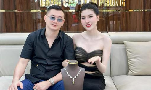 Chồng đại gia Ngân Collagen là ai?