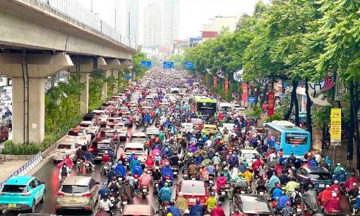 Hà Nội: Đề xuất đổi giờ học, giờ làm để giảm ùn tắc