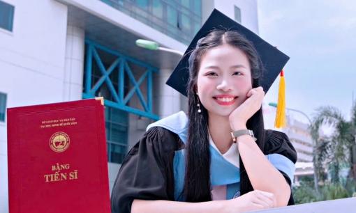 'Trường hợp hiếm có': Tốt nghiệp thủ khoa Đại học Kinh tế Quốc dân sớm một năm, nữ sinh 2000 lấy bằng tiến sĩ chỉ sau 3,5 năm