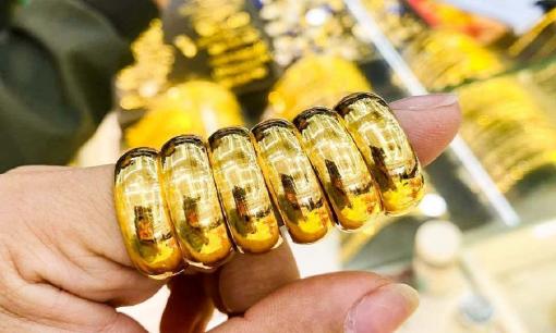 Giá vàng hôm nay (25/10): Lao dốc đứng