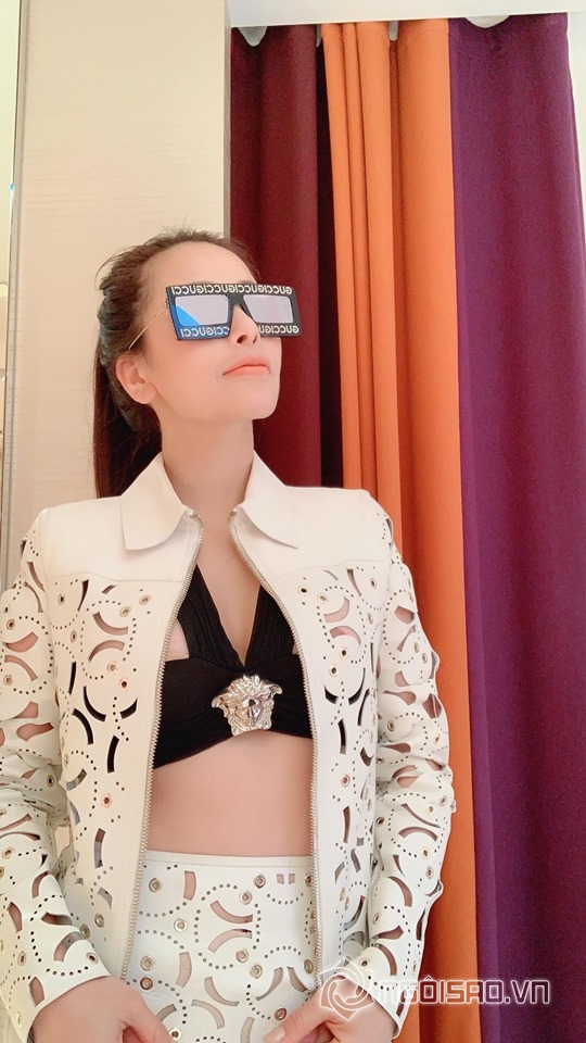 Hương Lôn Đôn, Hot girl việt