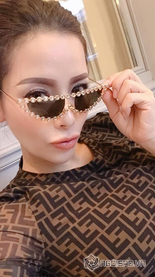 Hương Lôn Đôn, Hot girl việt