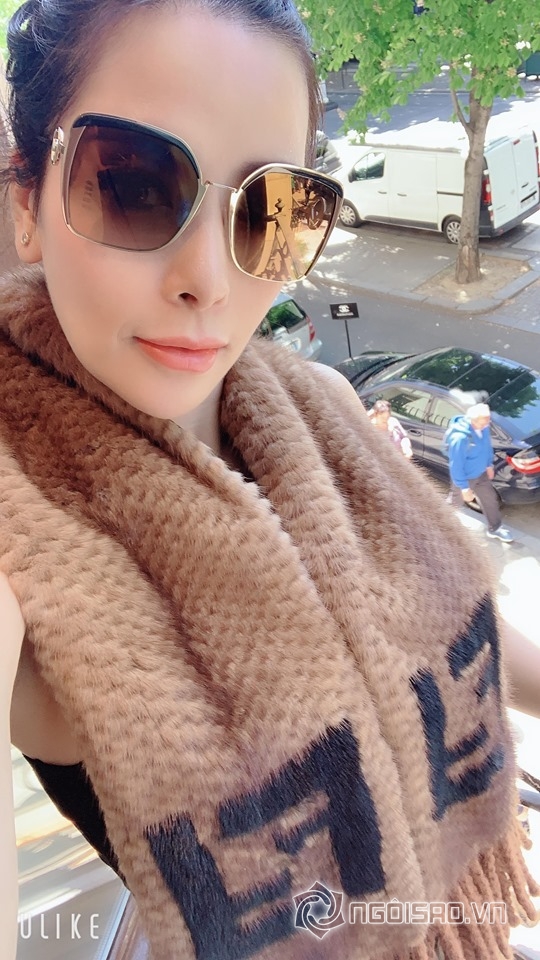 Hương Lôn Đôn, Hot girl việt