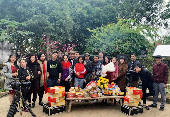 sau-bit-lang-309-13-ngoisao.vn-w580-h399 0 Nam Minh Media, phim và đời, Sâu bít làng, Phim hài tết, Sâu-bít Làng