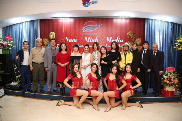 sau-bit-lang-309-6-ngoisao.vn-w580-h387 5 Nam Minh Media, phim và đời, Sâu bít làng, Phim hài tết, Sâu-bít Làng