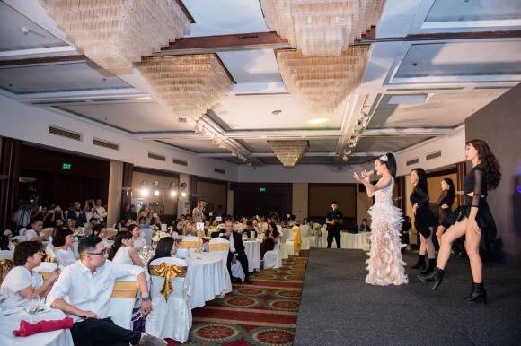 image001-ngoisao.vn-w1600-h1065.jpg 0 SkinClinic, SkinClinic - Làn da khỏe cho người Việt, Hoàng Thùy Linh