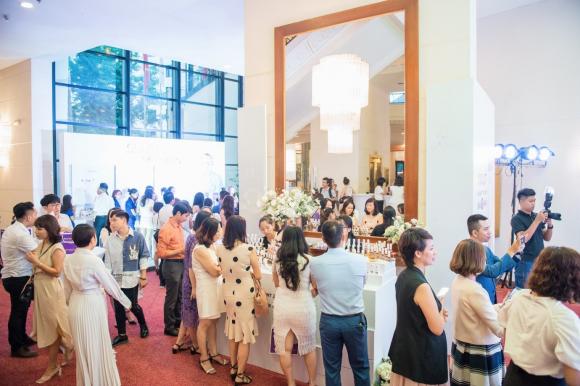 image001-ngoisao.vn-w1600-h1065.jpg 0 SkinClinic, SkinClinic - Làn da khỏe cho người Việt, Hoàng Thùy Linh