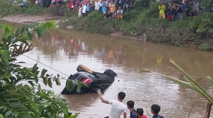 3 người tử vong trong xe Mercedes, Xe mercedes chìm dưới sông, tai nạn giao thông