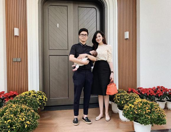 á hậu Tú Anh, sao Việt