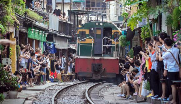 cà phê đường tàu, đường sắt, Hà Nội, an toàn giao thông đường sắt