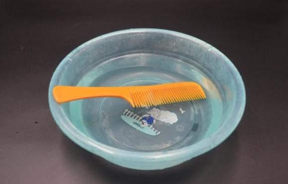cách làm sạch lược, tác dụng của kem đánh răng, kem đánh răng làm sạch lược