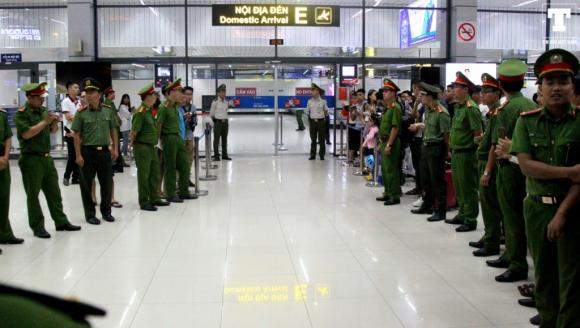 sao ĐT Việt Nam, sân bay Tân Sơn Nhất, vệ sĩ,  Indonesia