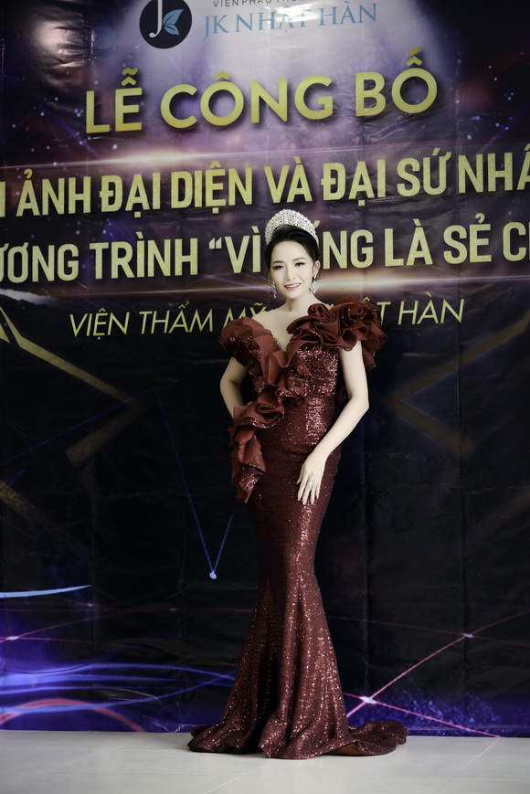 hong-van-1910-1-ngoisao.vn-w580-h869 9 Hoa hậu Miss Hồng Vân, VTM JK Nhật Hàn