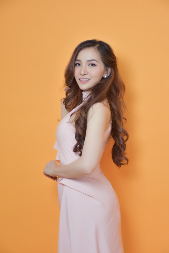 hong-van-1910-10-ngoisao.vn-w580-h870 0 Hoa hậu Miss Hồng Vân, VTM JK Nhật Hàn