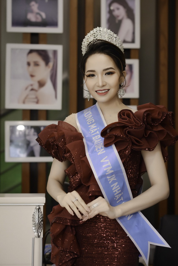 hong-van-1910-2-ngoisao.vn-w580-h869 8 Hoa hậu Miss Hồng Vân, VTM JK Nhật Hàn