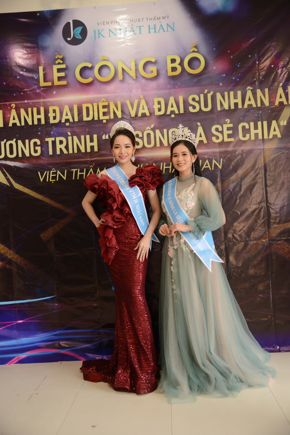 hong-van-1910-9-ngoisao.vn-w580-h869 1 Hoa hậu Miss Hồng Vân, VTM JK Nhật Hàn