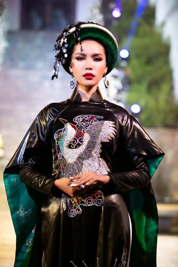 siêu mẫu, Minh Tú, sao Việt