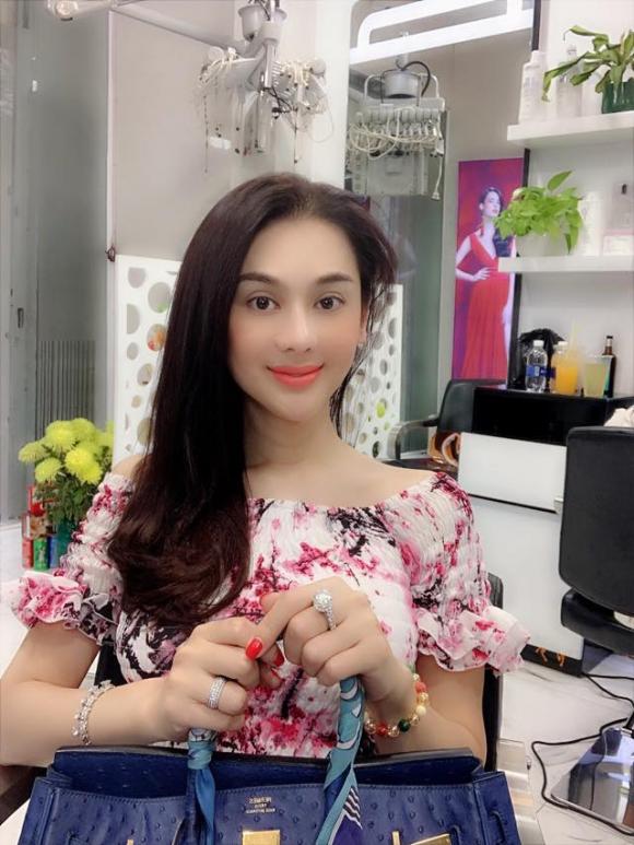 ca sĩ Lâm Khánh Chi, sao Việt