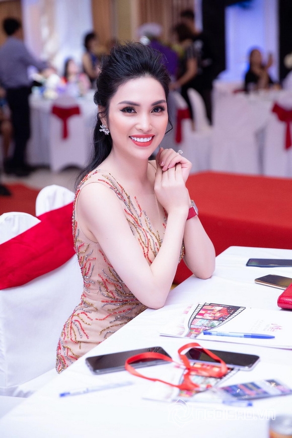 hoang-tu-quynh-2210-9-ngoisao.vn-w580-h870 0 Hoa Khôi Áo Dài Việt Nam 2019, Hoàng Tú Quỳnh, MC Huyền Sâm