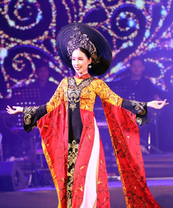 anh-1-ngoisao.vn-w960-h542.jpg 0 Nữ hoàng hoa hồng Bùi Thanh Hương, Hương Queen, BST áo dài Nữ quyền