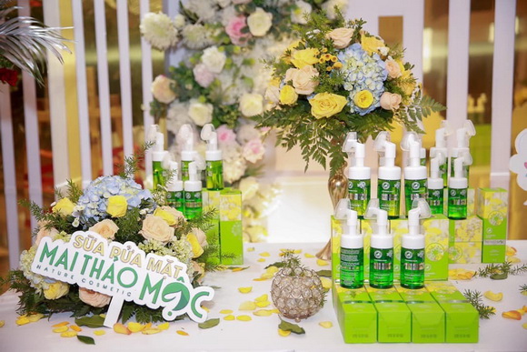 Công ty Mai Mai Phương, sữa rửa mặt Mai Thảo Mộc, Trị mụn