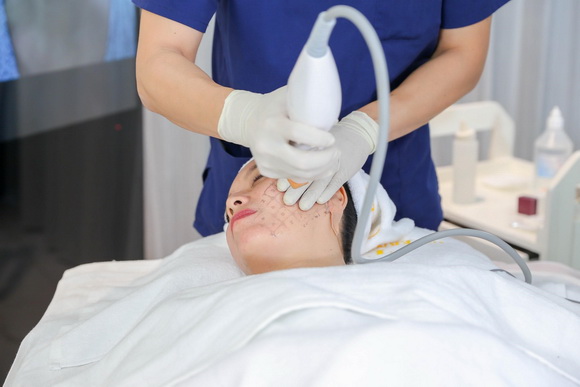 tata-clinic-2410-5-ngoisao.vn-w580-h387 1 Trẻ hóa da, Làm đẹp không dao kéo, TaTa International Clinic