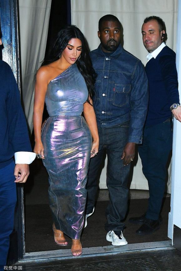 Kim mặc đồ bó sát, kim kardashian, mẹ 4 con, sao hollywood