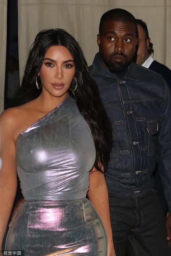 Kim mặc đồ bó sát, kim kardashian, mẹ 4 con, sao hollywood