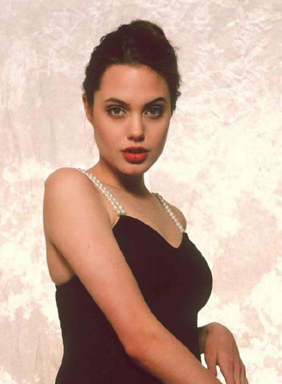 Hollywood star, Angelina Jolie, swimsuit photos of Angelina Jolie
