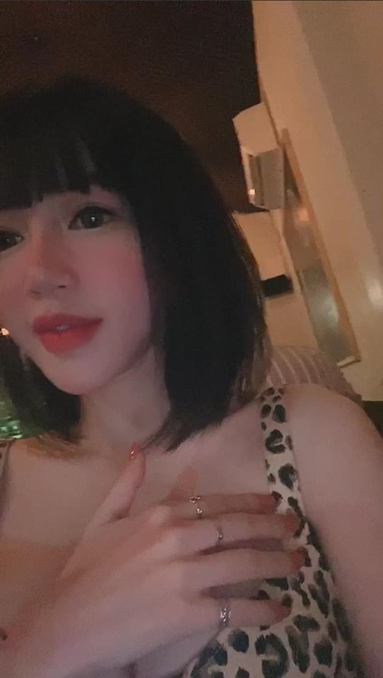 Elly trần,bà mẹ 2 con,sao việt