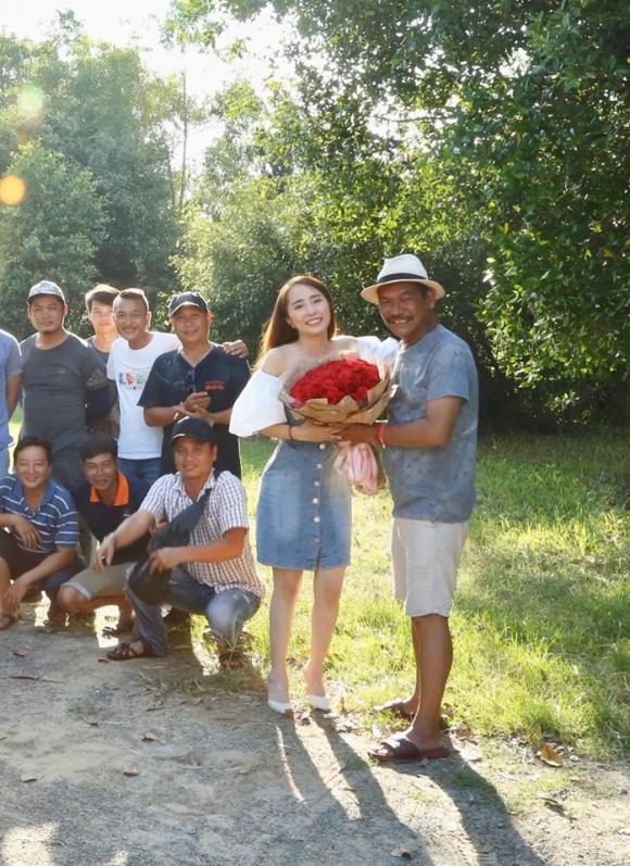 Quỳnh Nga đăng ảnh tiệc đóng máy dự án phim hợp tác chung với Tim và Đàm Phương Linh 2 Diễn viên quỳnh nga,cá sấu chúa quỳnh nga,sao việt