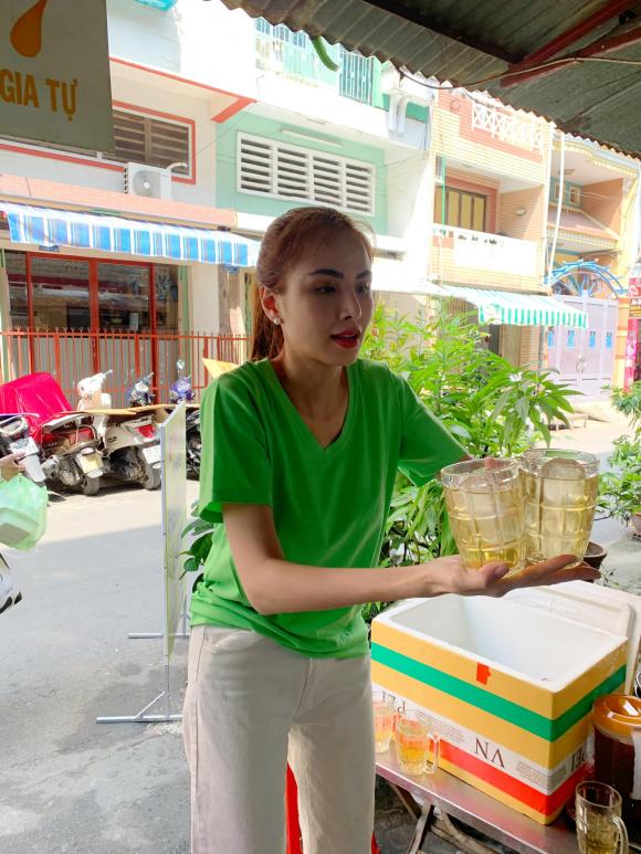 hoa hậu Diễm Hương, diễn viên Phi Phụng, diễn viên Thuỵ Mười, nghệ sĩ Hoàng Lan, sao Việt