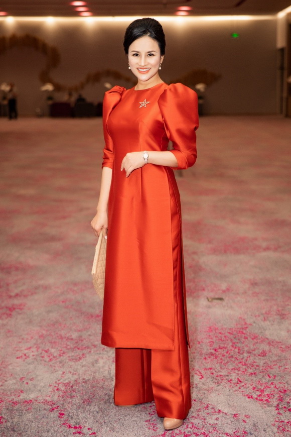 ha-vi-vi-611-5-ngoisao.vn-w580-h870 1 Hạnh Kimmy, Hà Vi Vi, sao việt, Á hậu Châu Á 2019