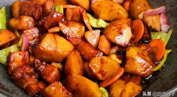 12-thit-lon-ham-khoai-tay-ngoisao.vn-w632-h348 1 món ngon mỗi ngày, kinh nghiệm làm món thịt ba chỉ kho khoai tây, món ngon từ thịt ba chỉ