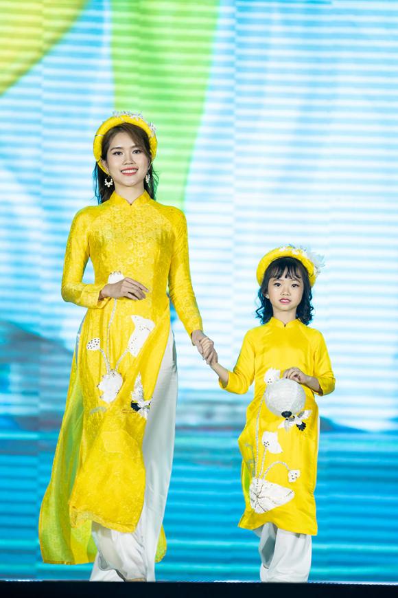Nữ sinh ung thư nổi tiếng trường Ngoại thương diễn áo dài cho Hoa hậu Ngọc Hân 6 Hoa hậu ngọc hân,nữ sinh ung thư vú trường ngoại thương,sao việt