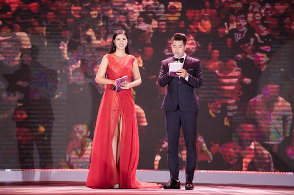 Nữ sinh ung thư nổi tiếng trường Ngoại thương diễn áo dài cho Hoa hậu Ngọc Hân 3 Hoa hậu ngọc hân,nữ sinh ung thư vú trường ngoại thương,sao việt