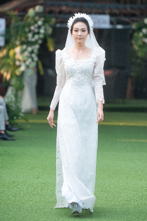 ao-dai-dan-ha-1411-0-3-ngoisao.vn-w500-h750 2 Áo dài Đan Hà, NTK Đan Hà