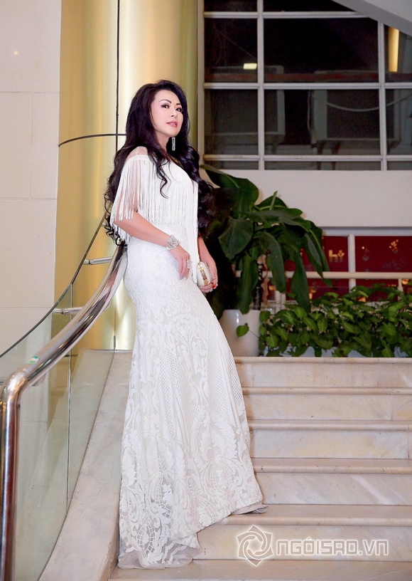 christine-thuy-hang-1411-10-ngoisao.vn-w580-h816 2 Hoa hậu nhân ái, Christine Thúy Hằng