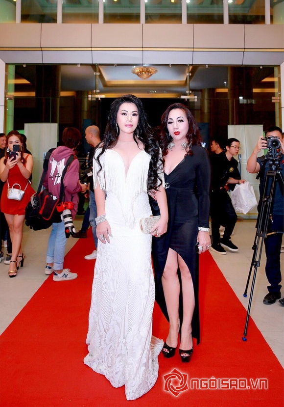 christine-thuy-hang-1411-11-ngoisao.vn-w580-h829 1 Hoa hậu nhân ái, Christine Thúy Hằng