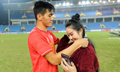 Tiến Linh, tuổi thơ dữ dội, bóng đá, Việt Nam - UAE