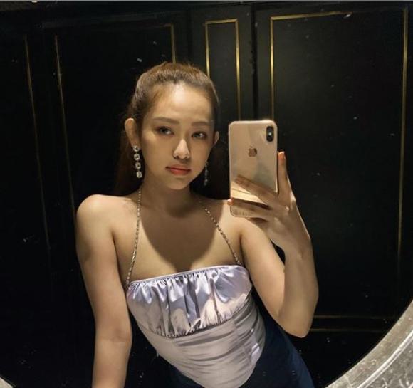 Thúy Vi chụp hình với cúc họa mi 4 hot girl Thúy Vi, hot girl Thúy Vi ra Hà Nội, giới trẻ