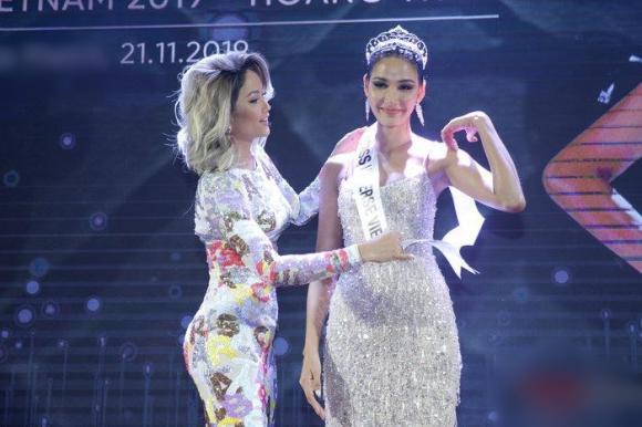 Miss Universe,Hoàng Thùy,Hoàng Thùy phẫu thuật thẩm mỹ
