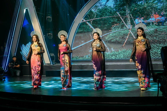 ta-linh-nhan-2811-3-ngoisao.vn-w580-h387 6 NTK Tạ Linh Nhân, Thời trang Dorii