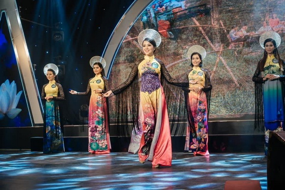 ta-linh-nhan-2811-6-ngoisao.vn-w580-h387 3 NTK Tạ Linh Nhân, Thời trang Dorii