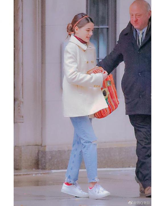 suri cruise, con gái tom cruise, chân dài miên man, sao hollywood