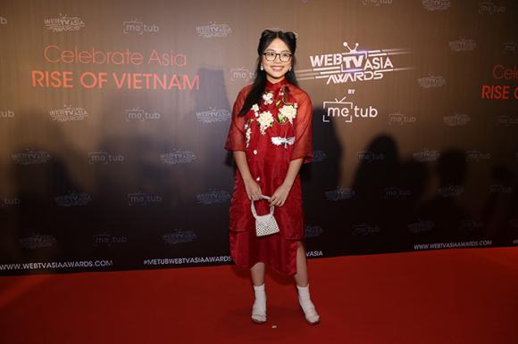 người mẫu Ngọc Trinh, ca sĩ Chi Pu, diễn viên Nhã Phương, á hậu Huyền My, ông trùn chân dài Vũ Khắc Tiệp, sao Việt, METUB WebTVAsia Awards 
