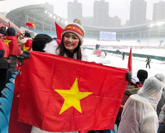 Khánh Vân, Sao Việt yêu bóng đá, sao việt