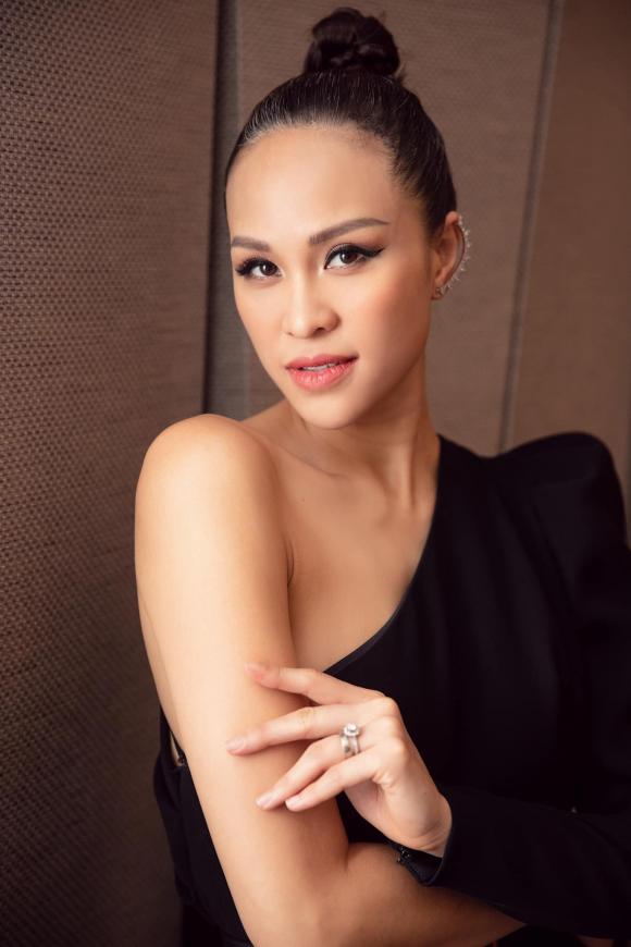 MC Phương Mai, sao Việt